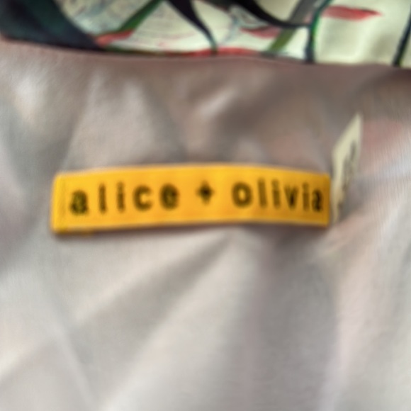 Stunning NWOT Mini Safari Design Dress in Medium - Picture 3 of 4